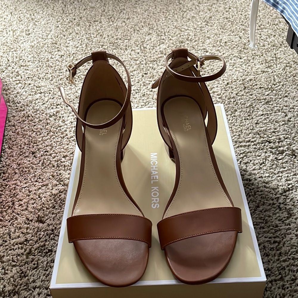 Michael Kors Cardi Flex Mid Leather Luggage sandal